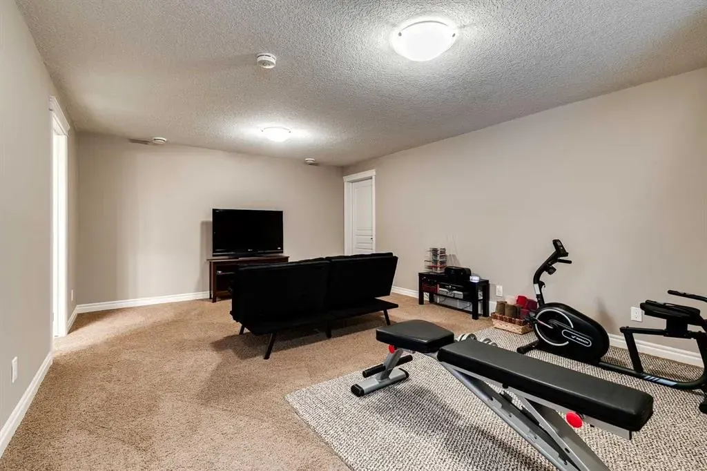 399 Hillcrest Circle SW