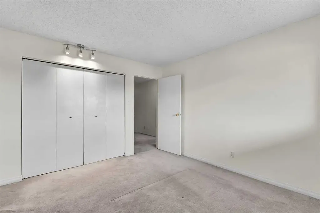 659 4 Avenue NE, #204