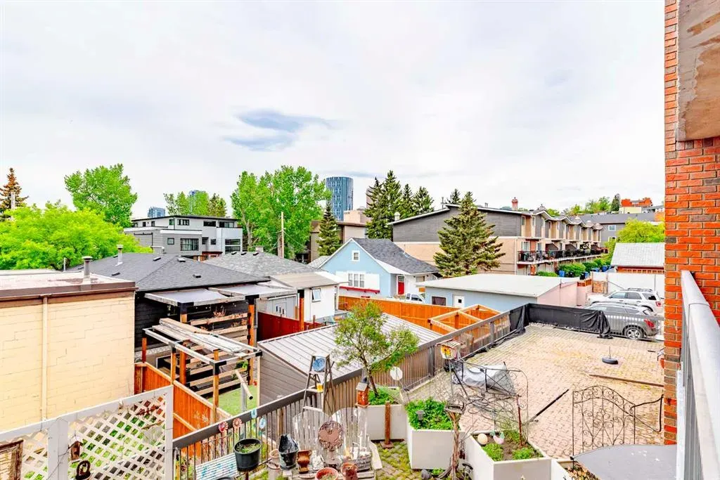 659 4 Avenue NE, #204