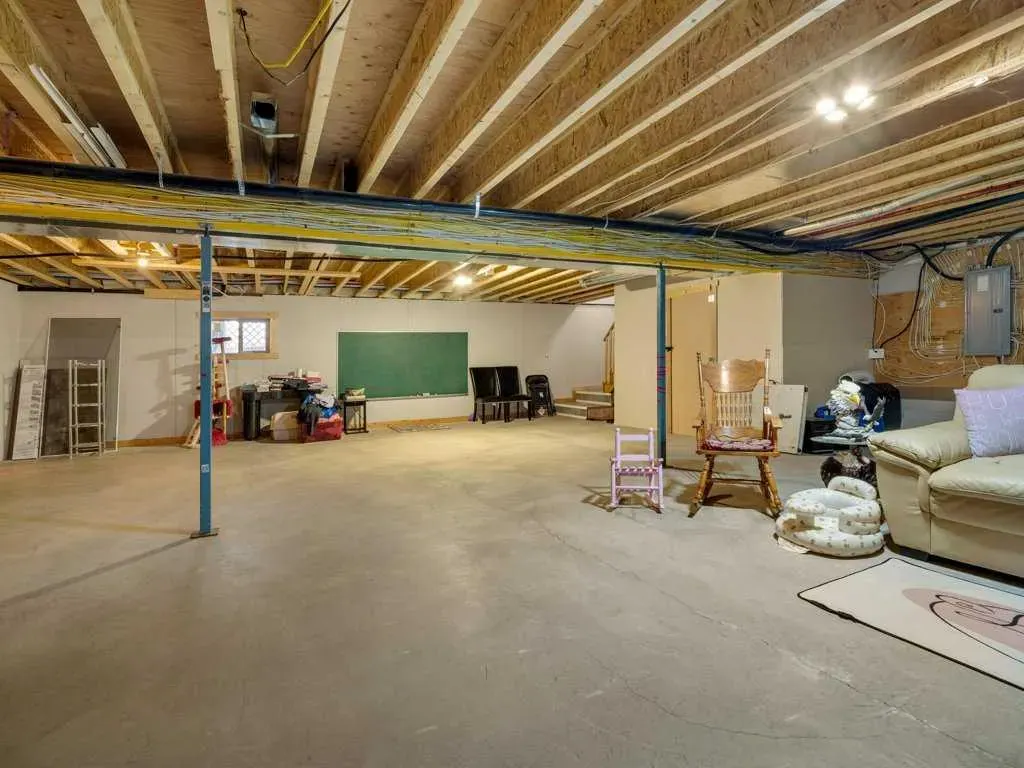 51 N 2 Street E
