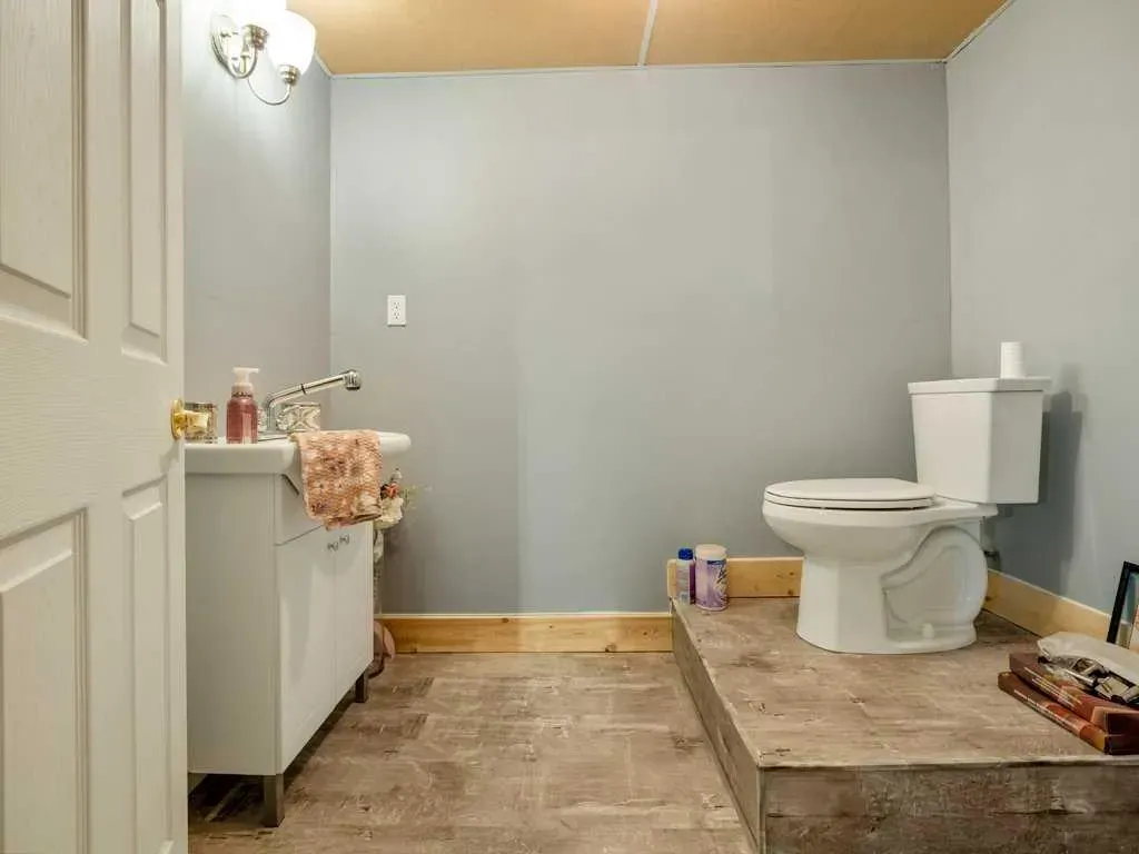 51 N 2 Street E