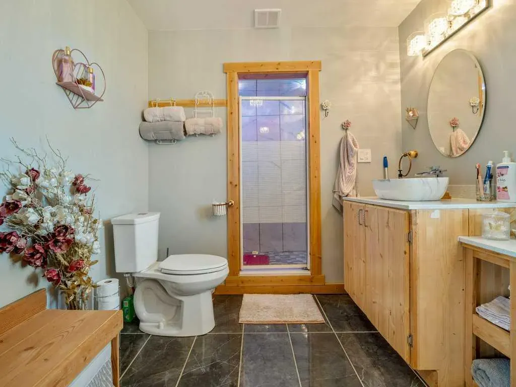 51 N 2 Street E