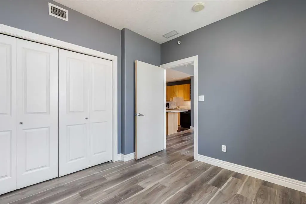 55 Spruce Place SW, #2001