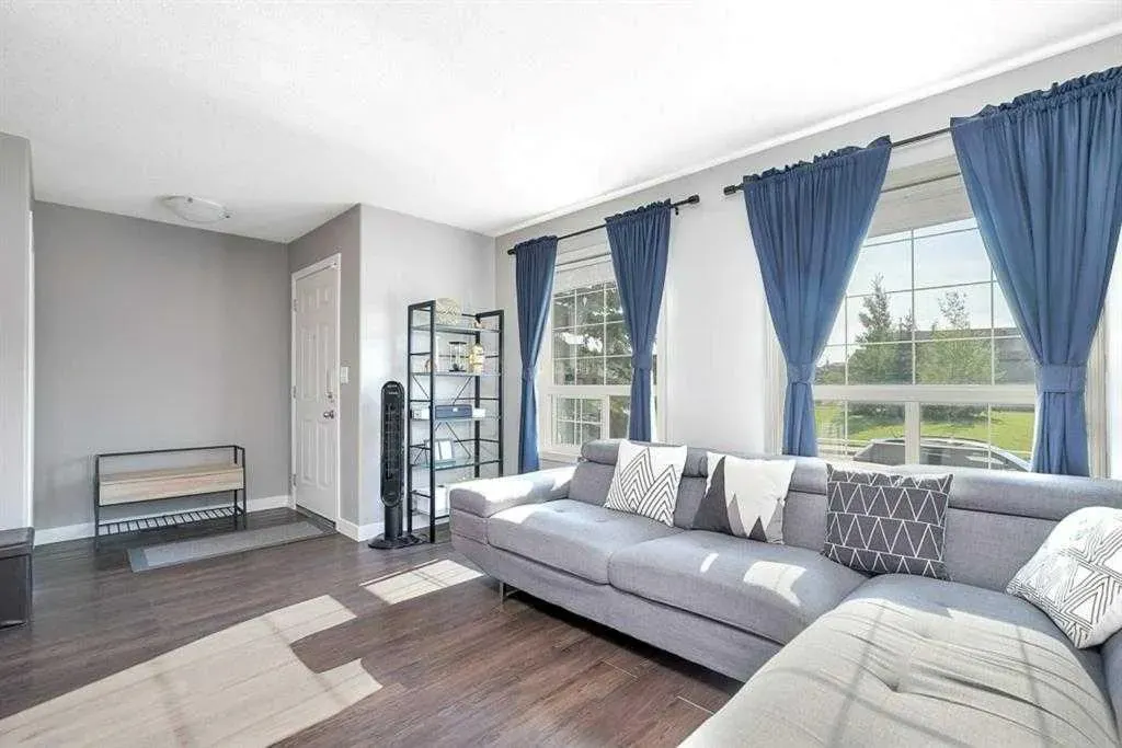 5 Lyons Close