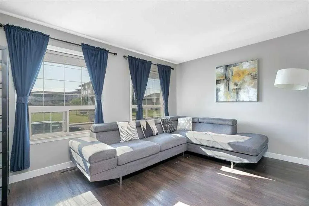 5 Lyons Close