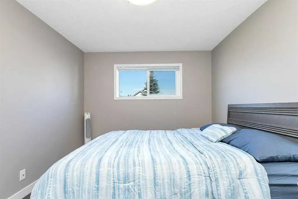5 Lyons Close