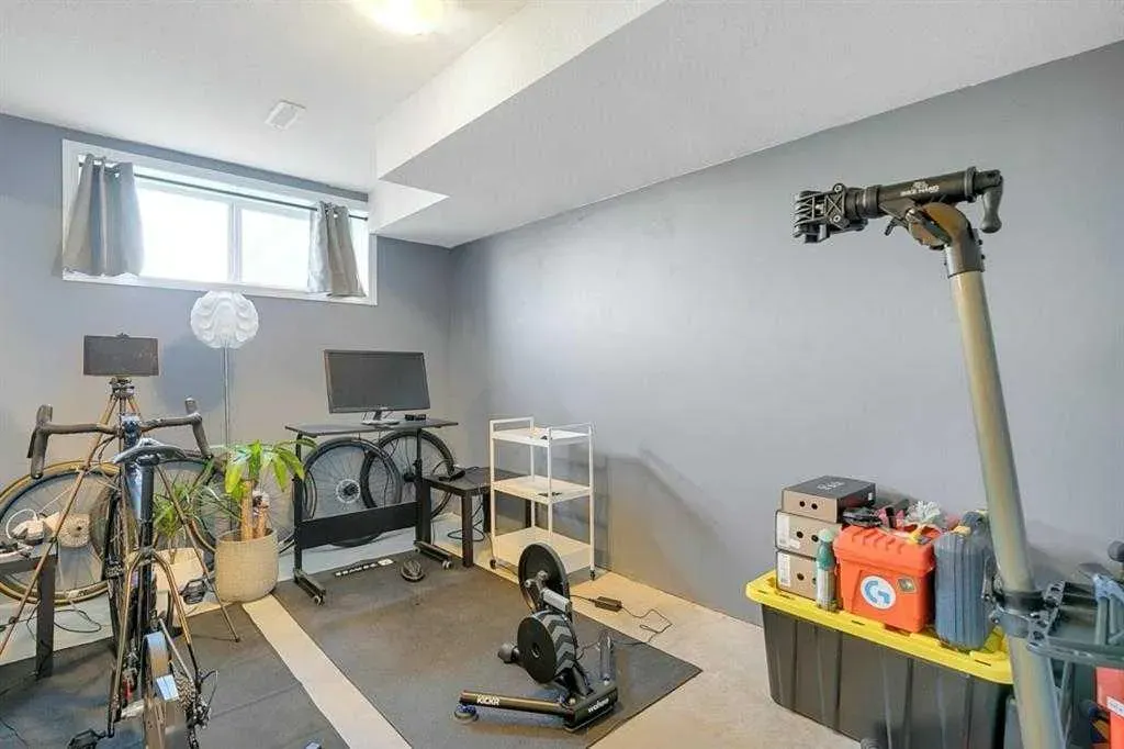 5 Lyons Close