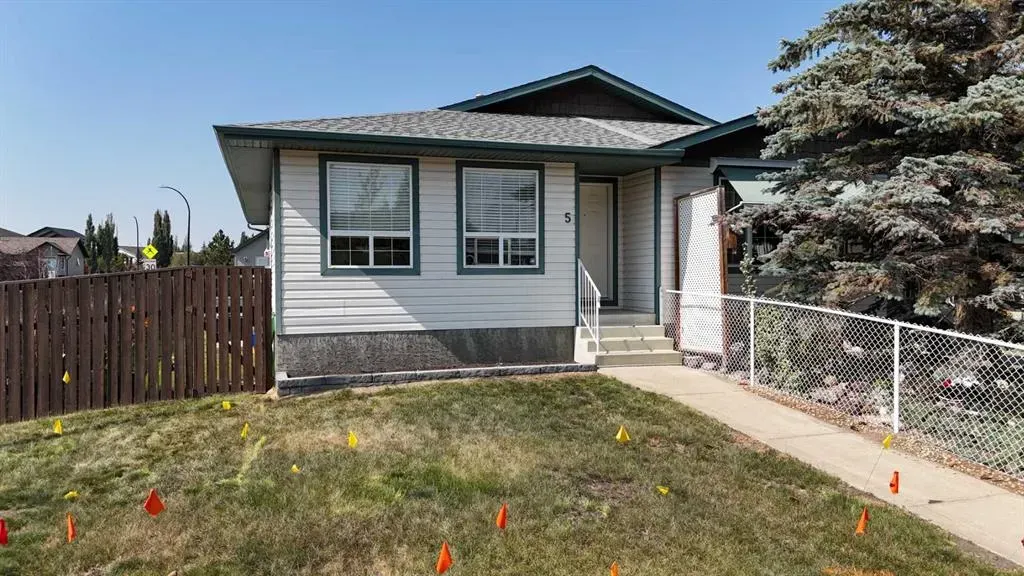 5 Lyons Close