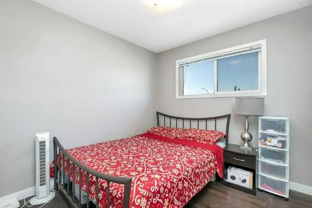 5 Lyons Close