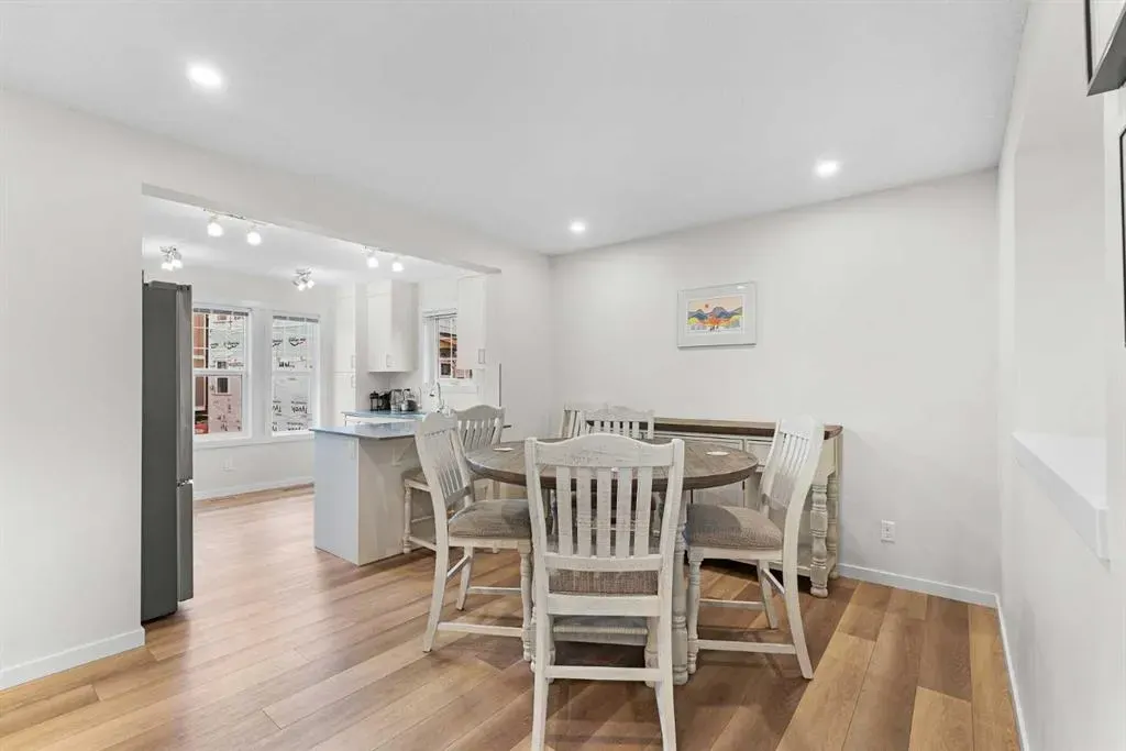 284 Cranbrook Square SE