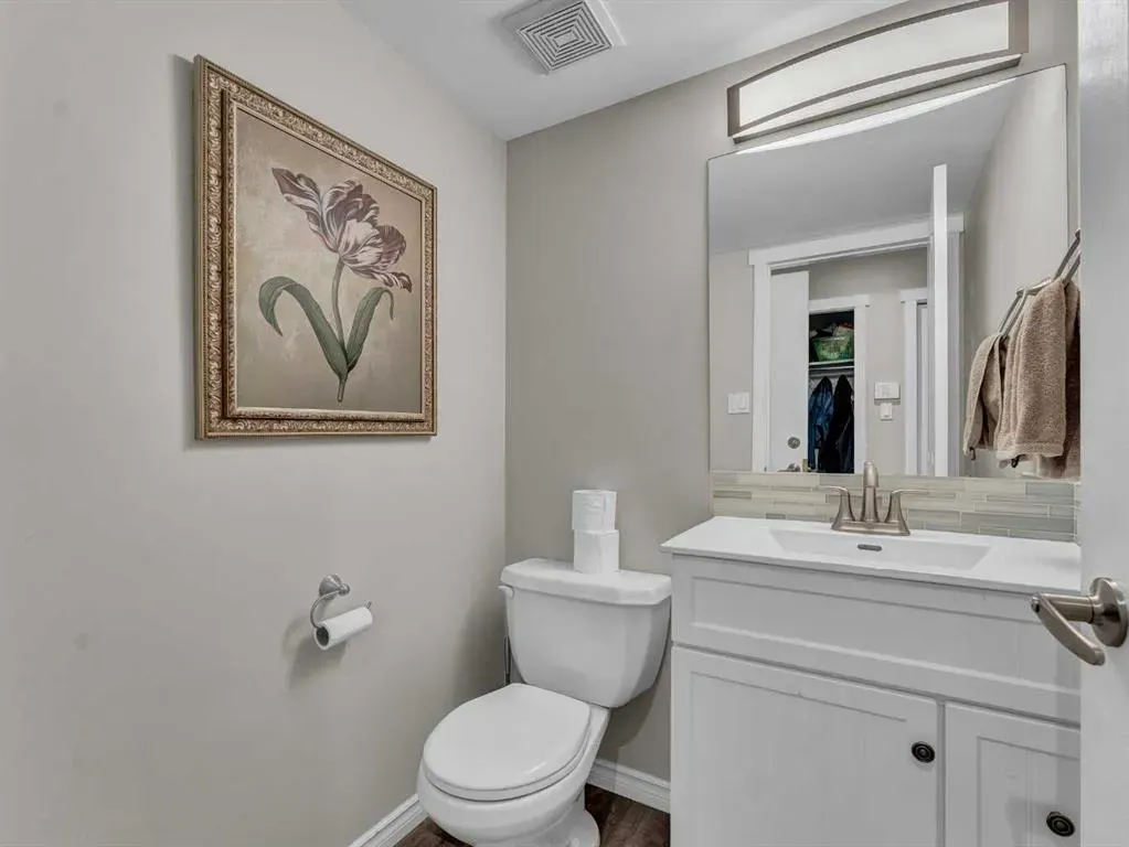 16 Storrs Crescent SE