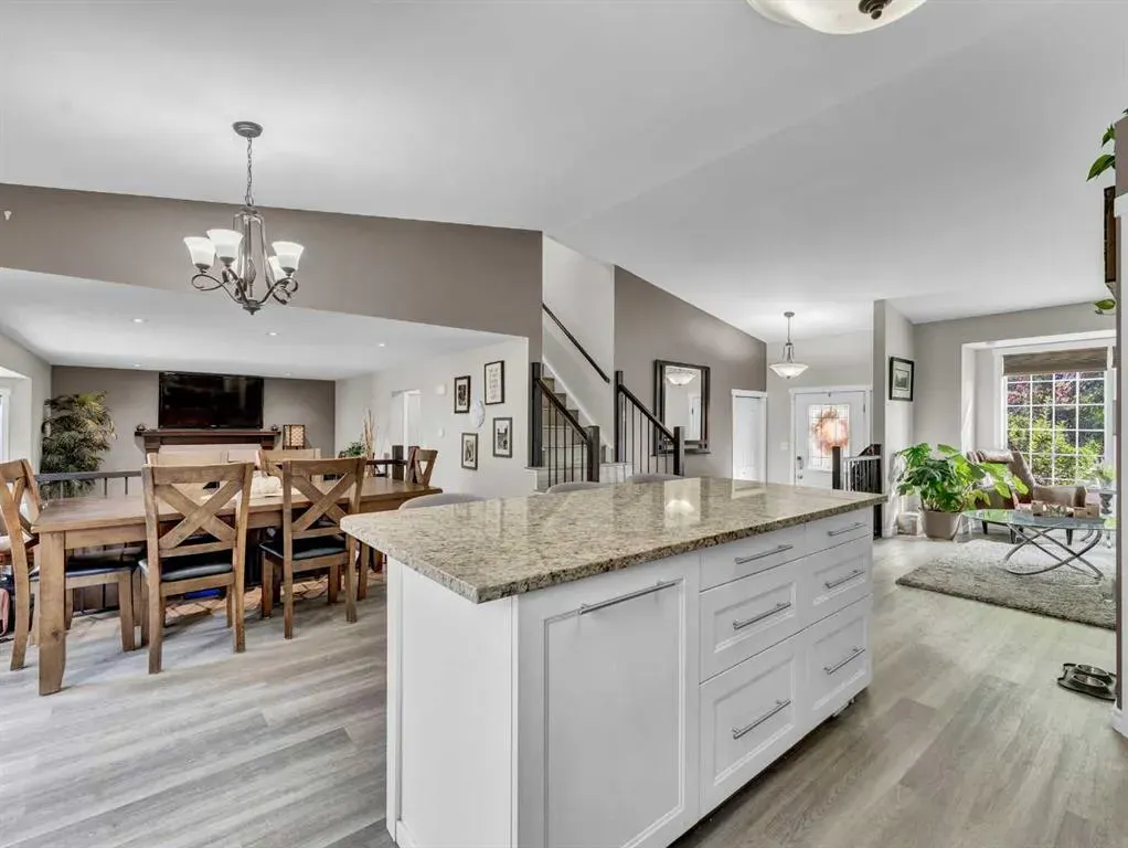 16 Storrs Crescent SE