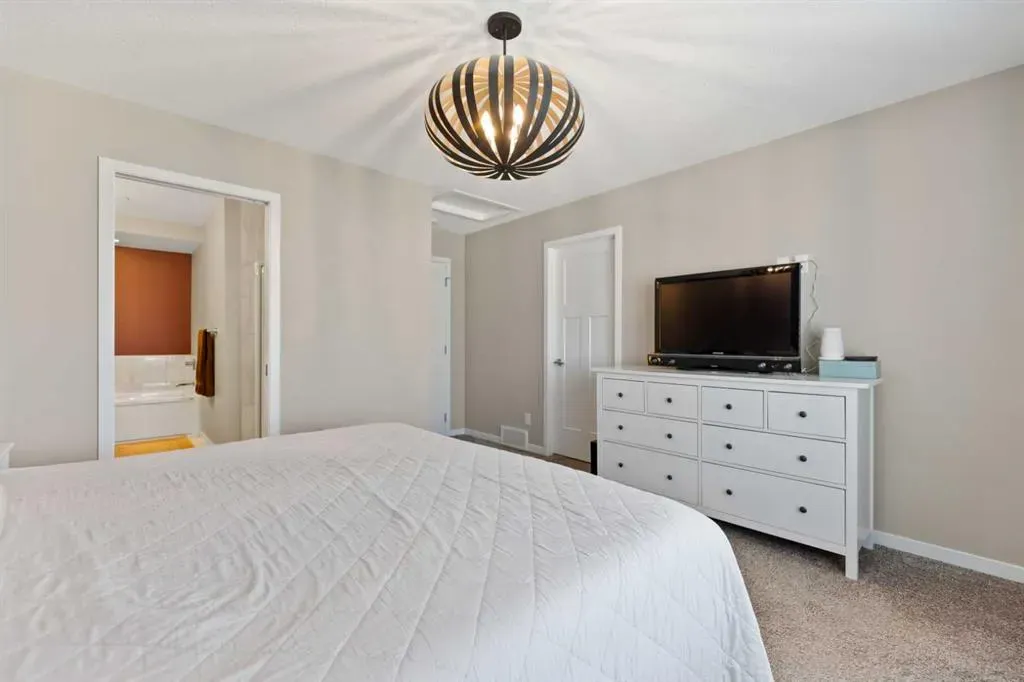 53 Masters Crescent SE