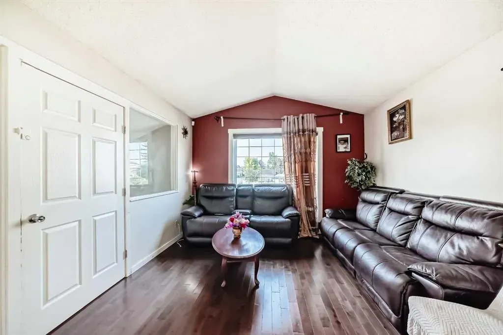 11 Martinwood Road NE