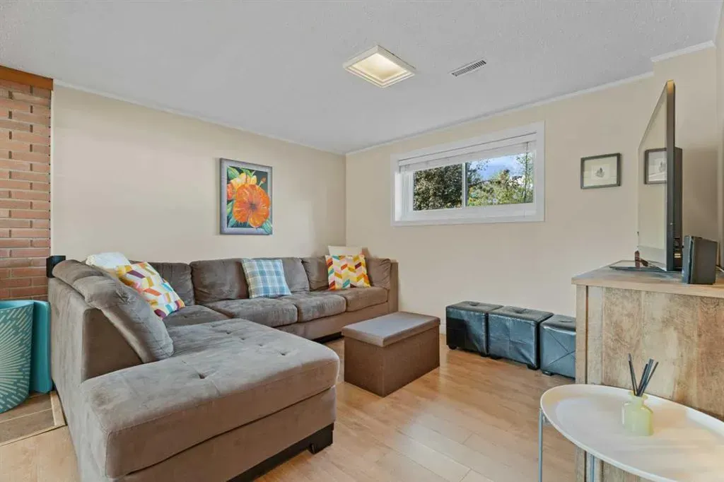 1205 Meadowbrook Drive SE