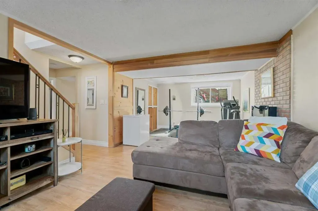 1205 Meadowbrook Drive SE