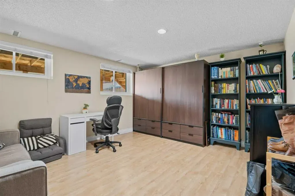 1205 Meadowbrook Drive SE