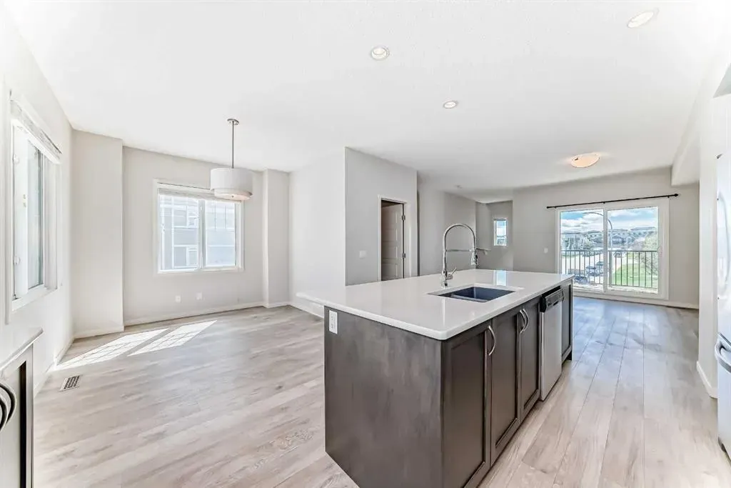 59 Nolanlake Cove NW