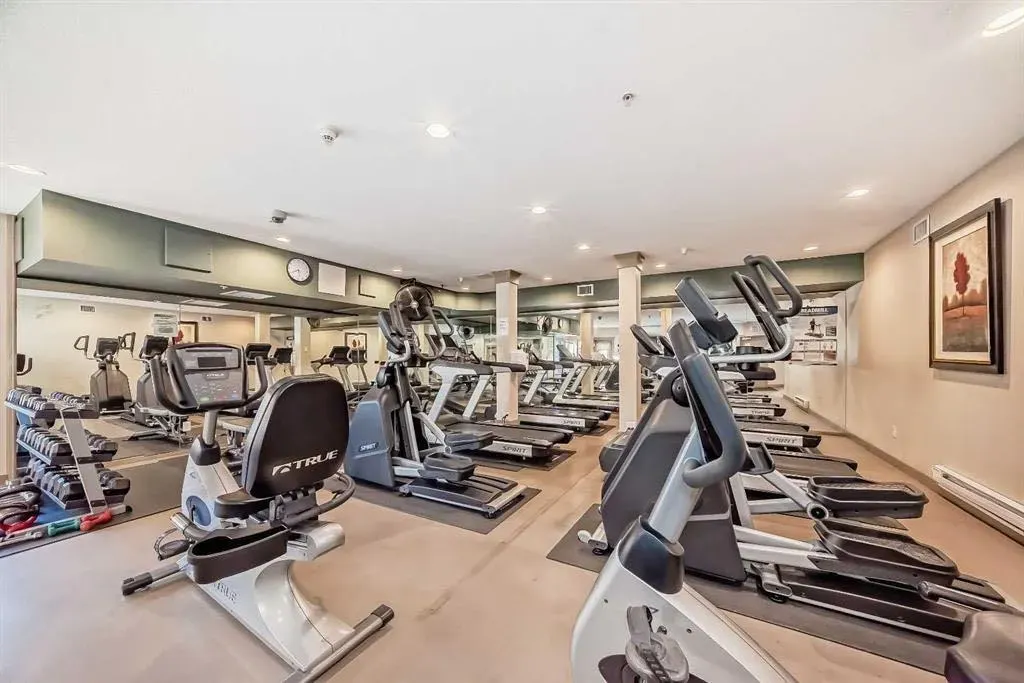 10 Discovery Ridge Close SW, #202
