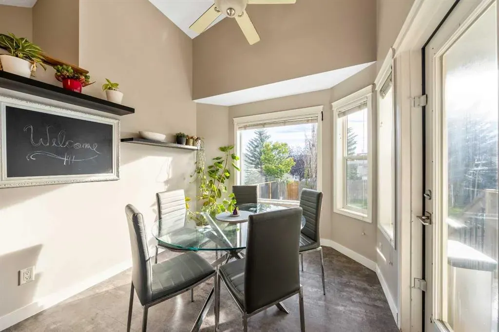 1607 Sunshine Close SE