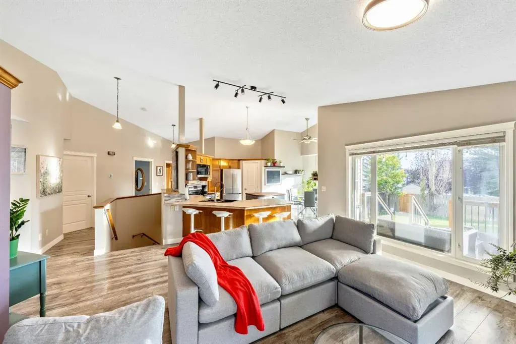 1607 Sunshine Close SE