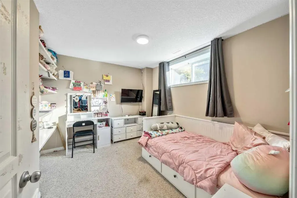 1607 Sunshine Close SE