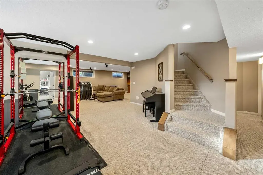 1607 Sunshine Close SE