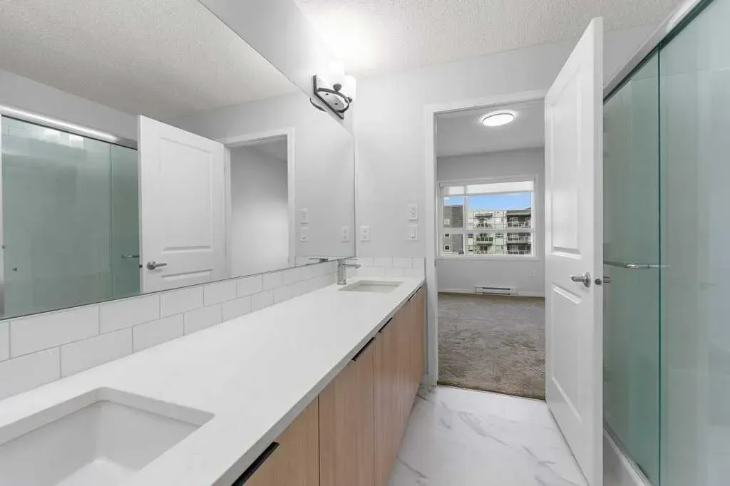 40 Carrington Plaza NW, #320