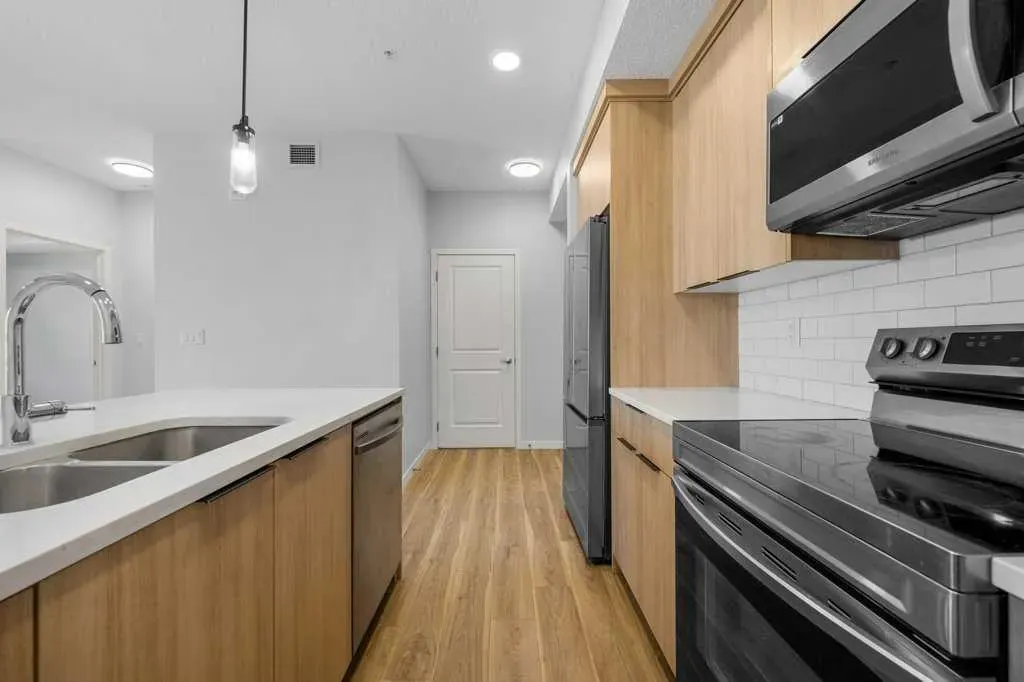 40 Carrington Plaza NW, #320