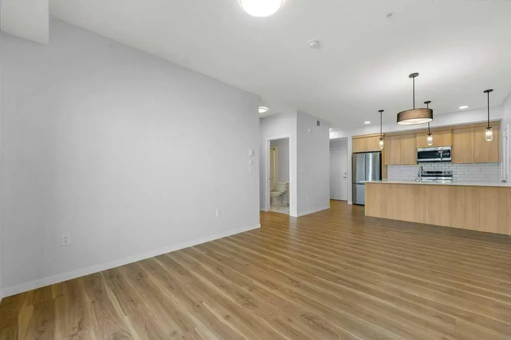 40 Carrington Plaza NW, #320
