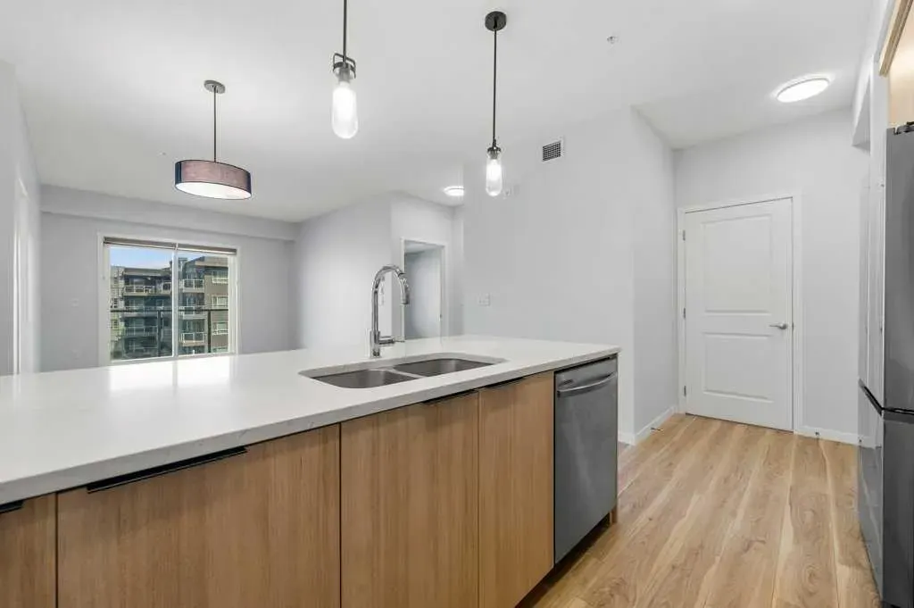 40 Carrington Plaza NW, #320