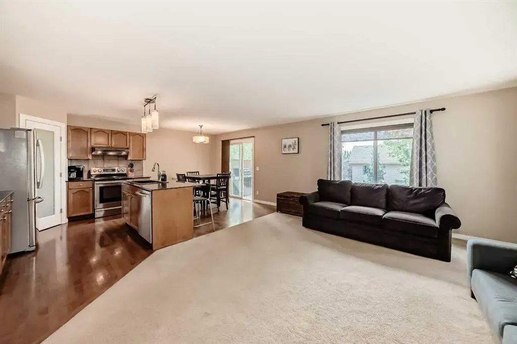 23 Rockyspring Green NW
