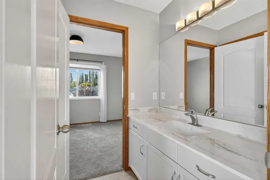 47 Mt Apex Crescent SE