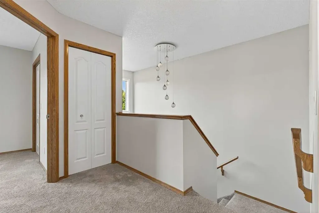 47 Mt Apex Crescent SE