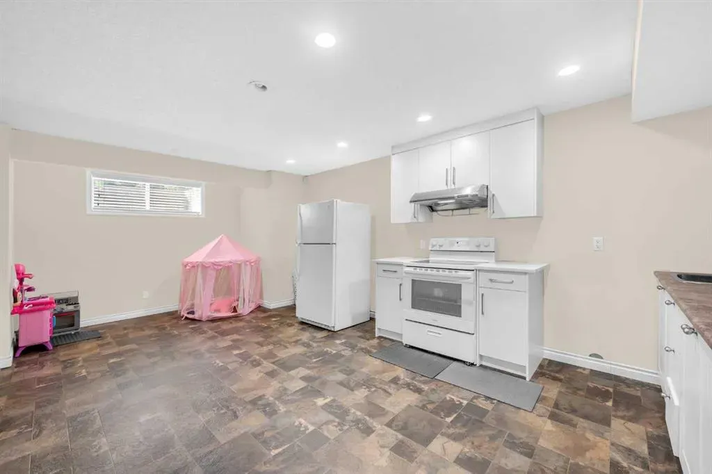 2407 Kingsland View SE