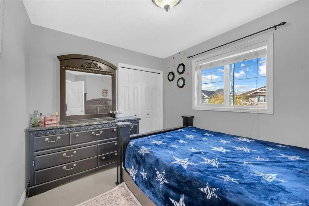 2407 Kingsland View SE