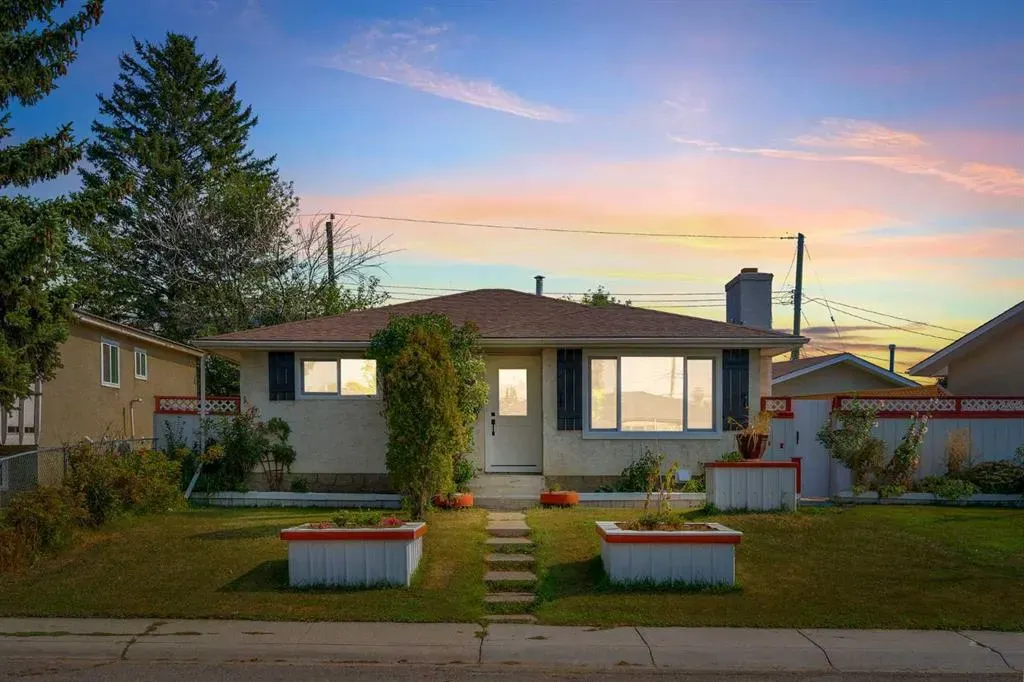 1271 Penedo Crescent SE