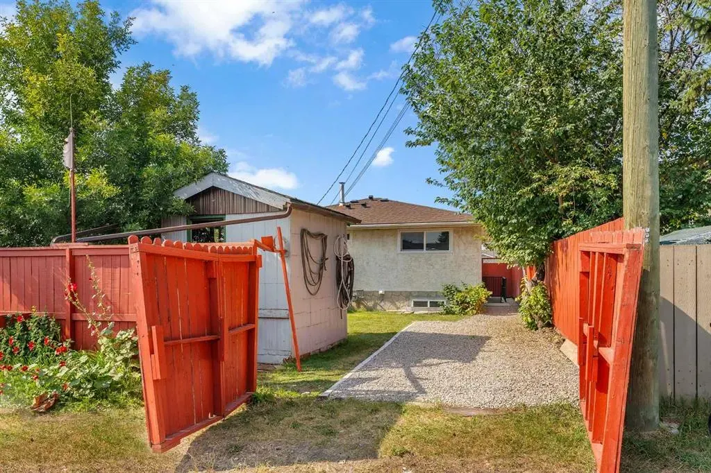 1271 Penedo Crescent SE