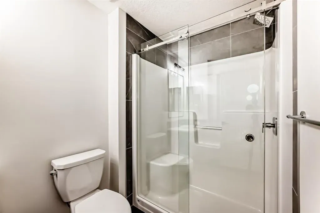 20 Lewiston View NE