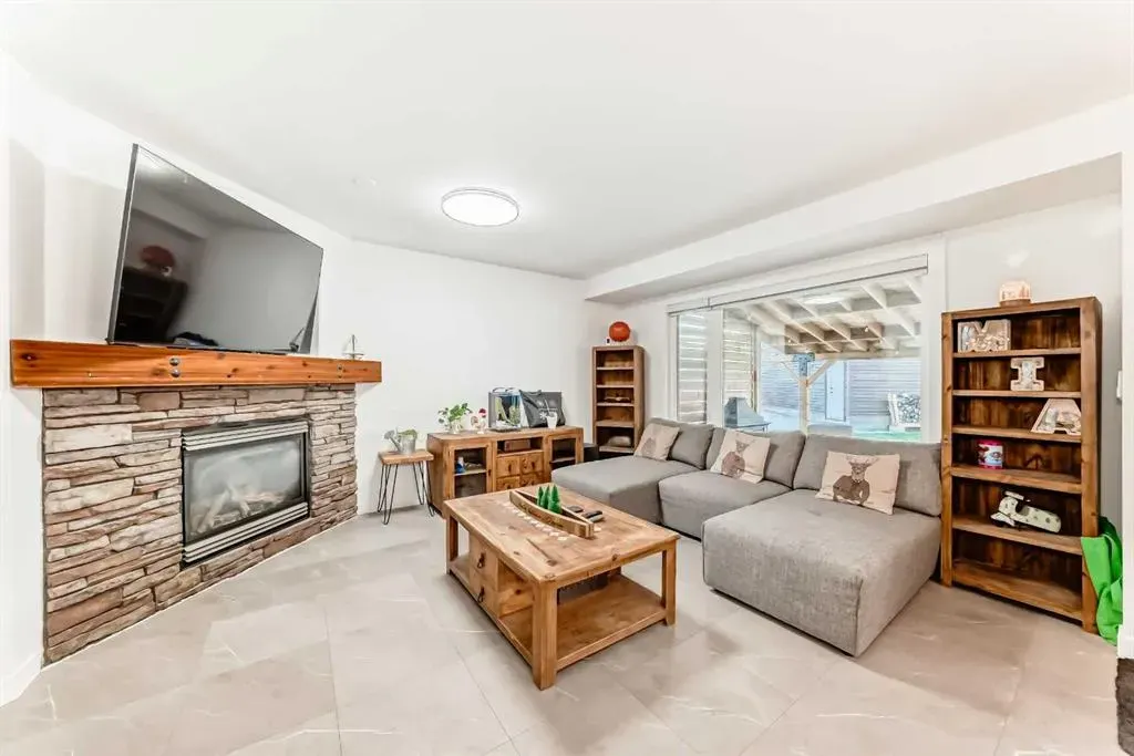 148 Covepark Close NE