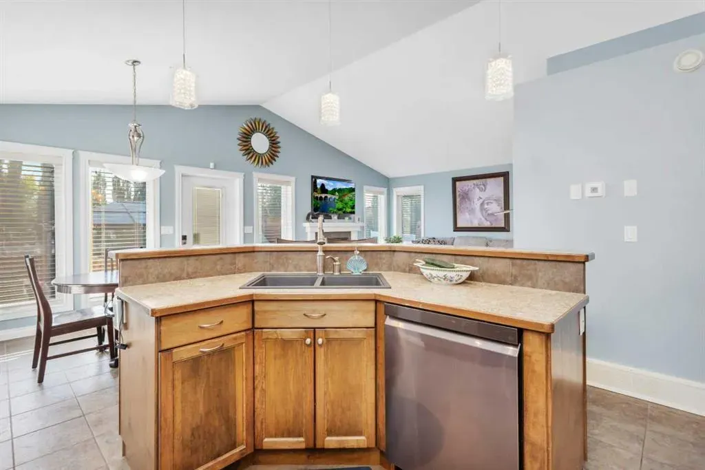5 Heritage Drive