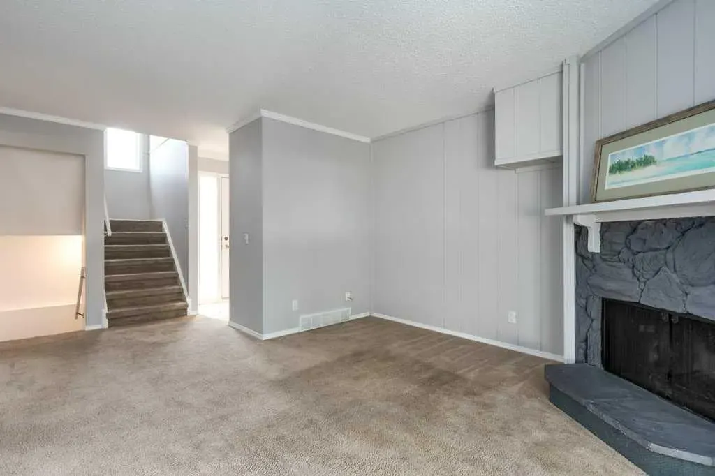 829 Coach Bluff Crescent SW, #104