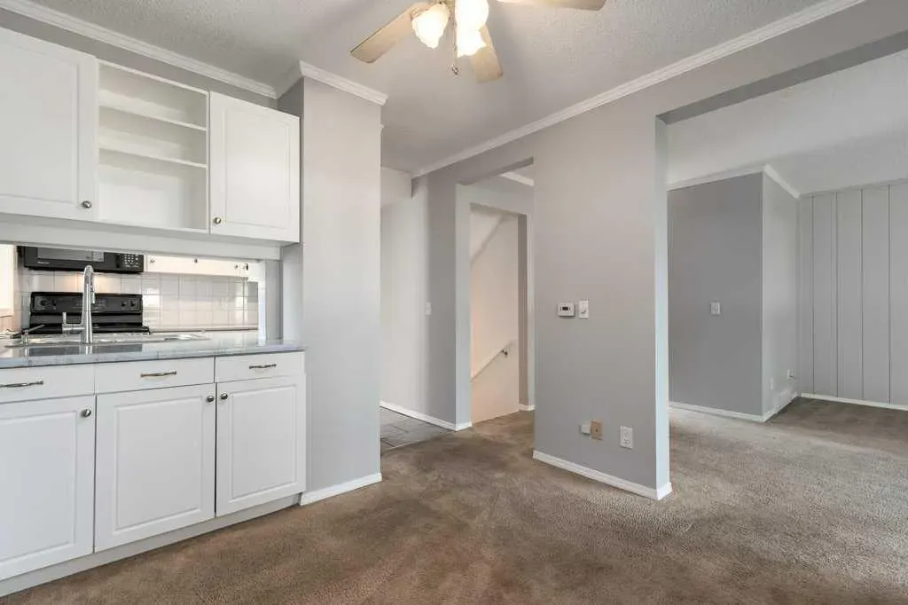 829 Coach Bluff Crescent SW, #104