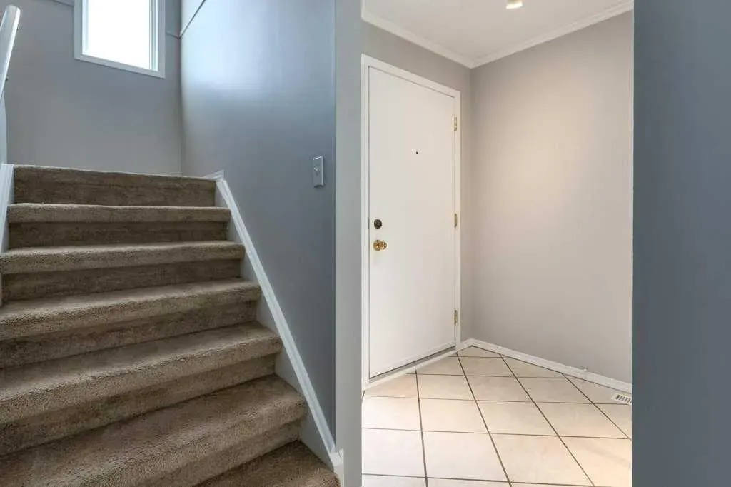 829 Coach Bluff Crescent SW, #104