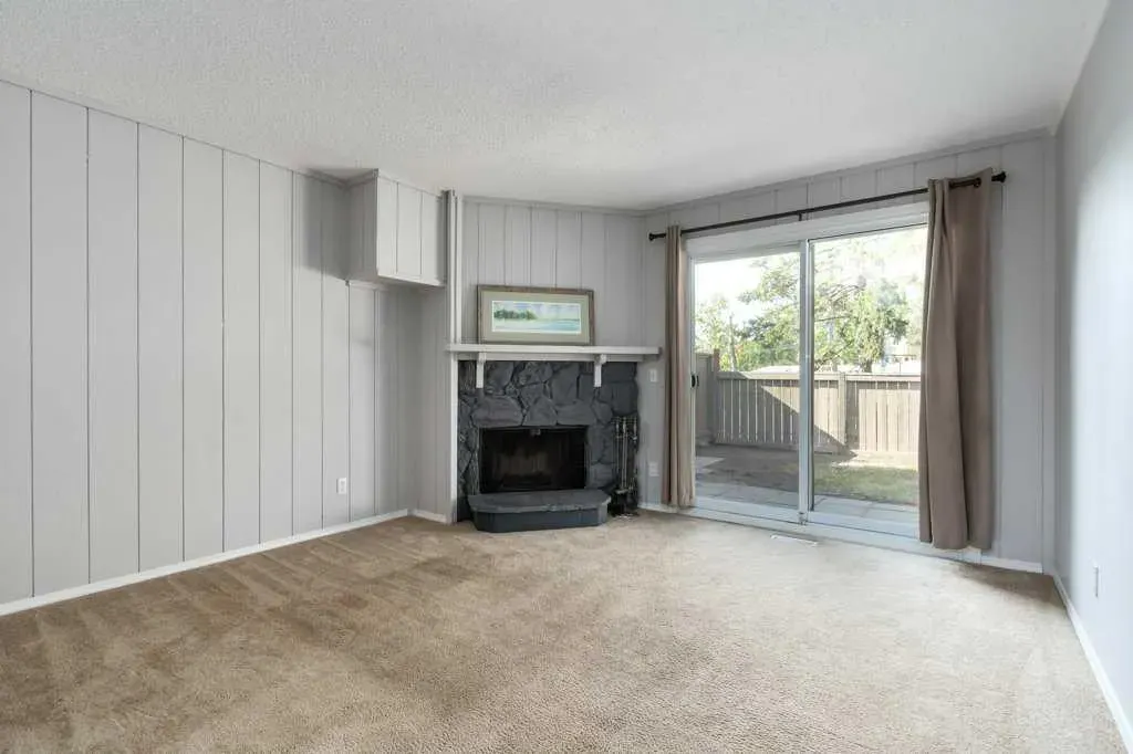 829 Coach Bluff Crescent SW, #104