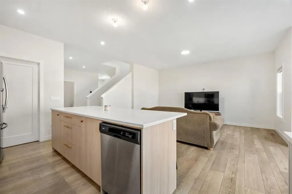 108 Carringsby Manor NW