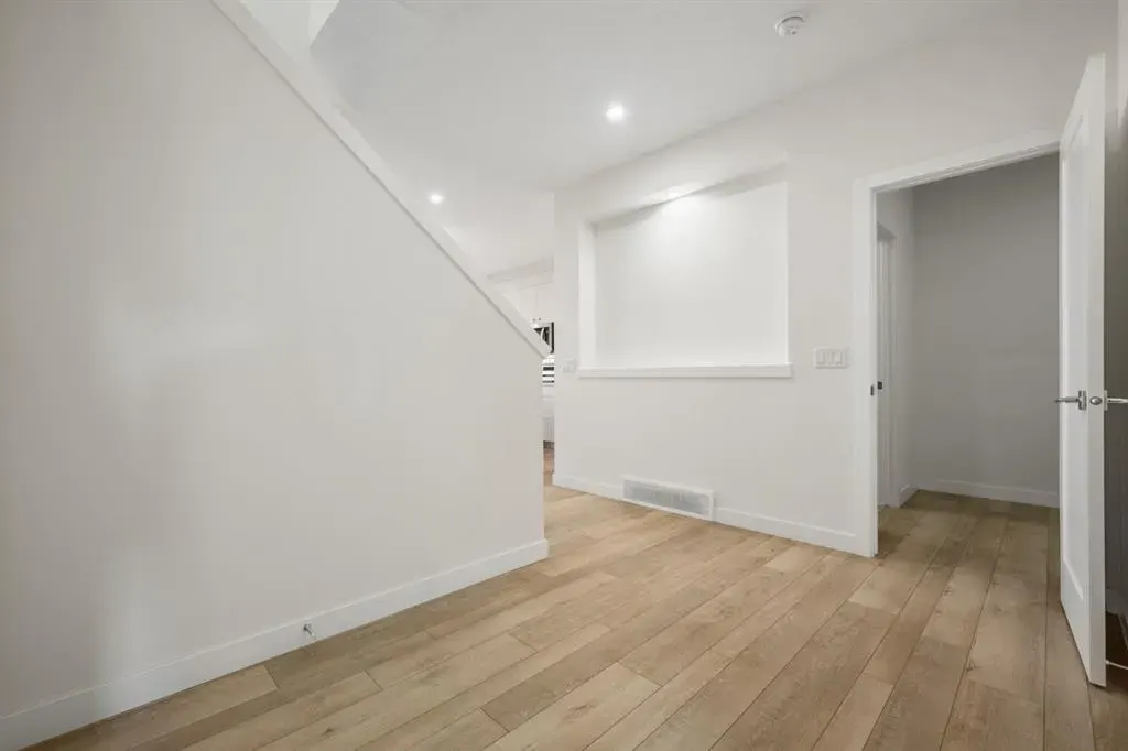 108 Carringsby Manor NW