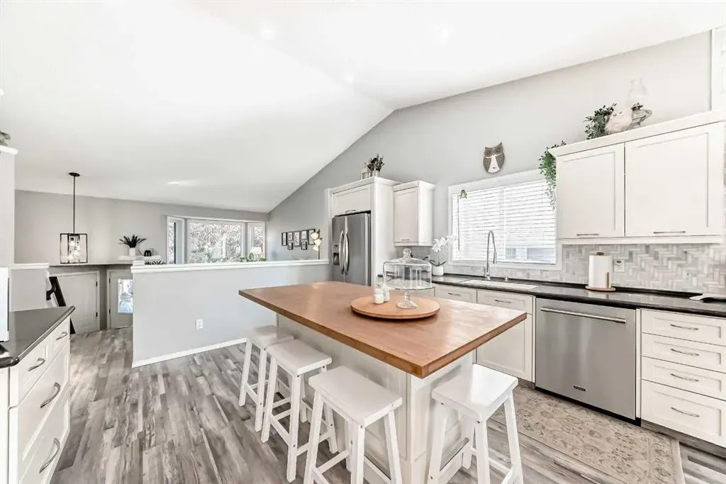 47 Willowbrook Drive NW
