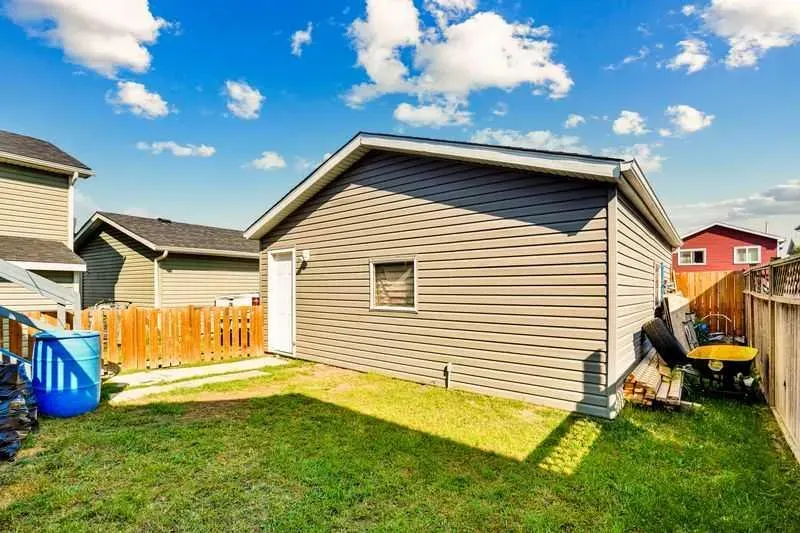 8 MARTIN CROSSING Crescent NE