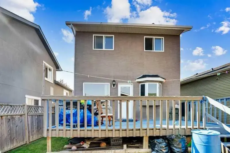 8 MARTIN CROSSING Crescent NE
